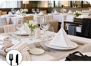 Buanderie pour restaurants & cafés Nappes, serviettes, tabliers, torchons, polos et linge de service toujours propres et prêts à l’emploi.